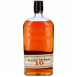 Bourbon Bulleit 10 ans, bouteille avec couleur ambre foncé et étiquette élégante